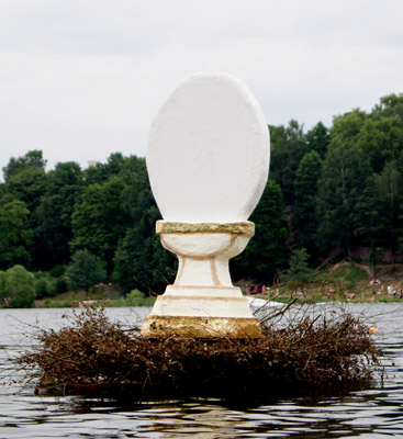 яйцо в гнезде